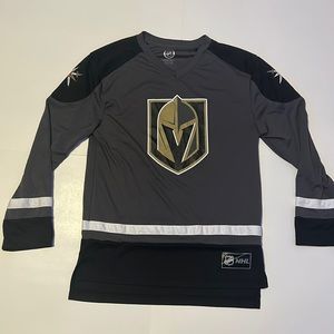 Lower grade golden knights jersey. NOT AN ACTUAL JERSEY. More t shirt type.